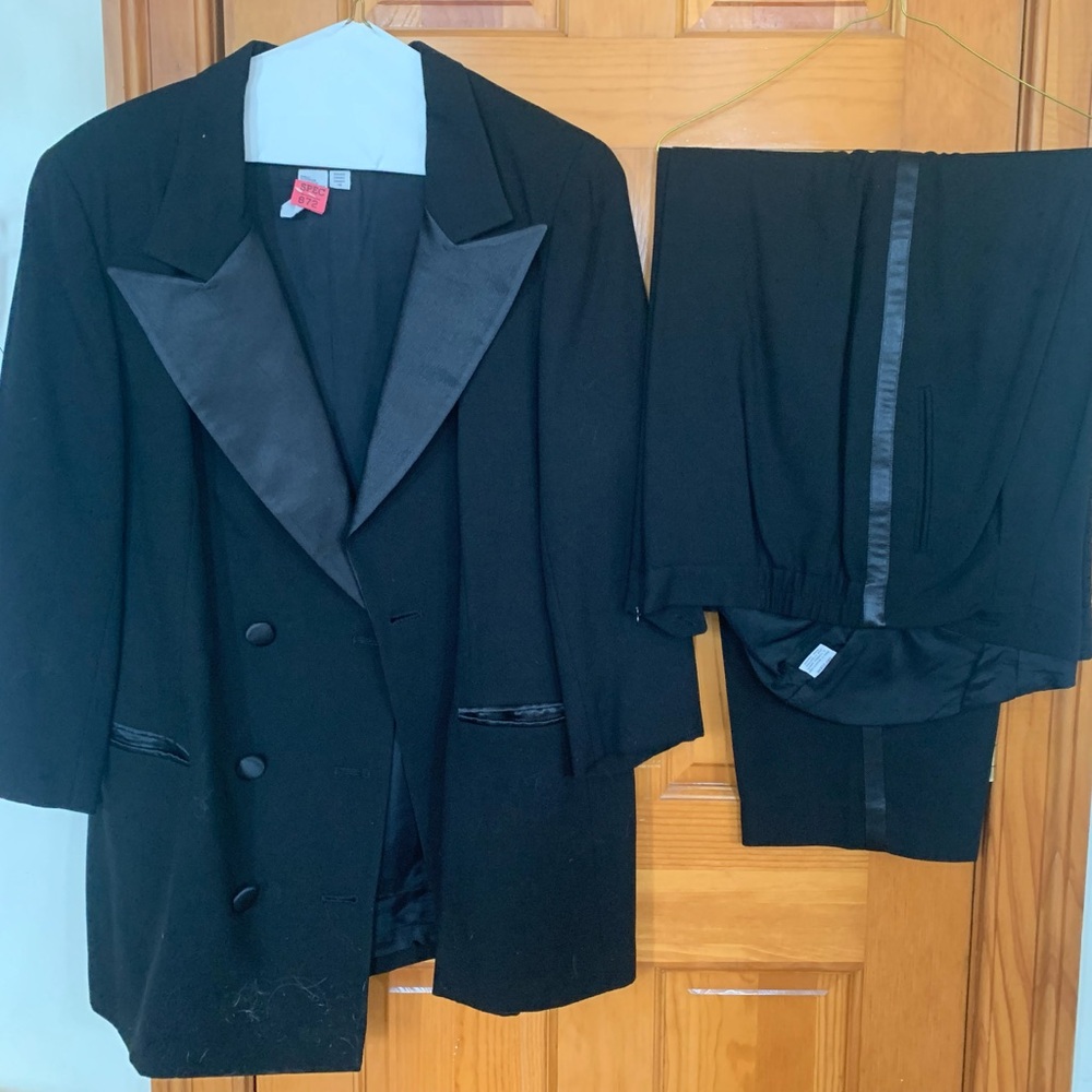 Women’s 18w Black business suit with satin stripe. Pants are R length.